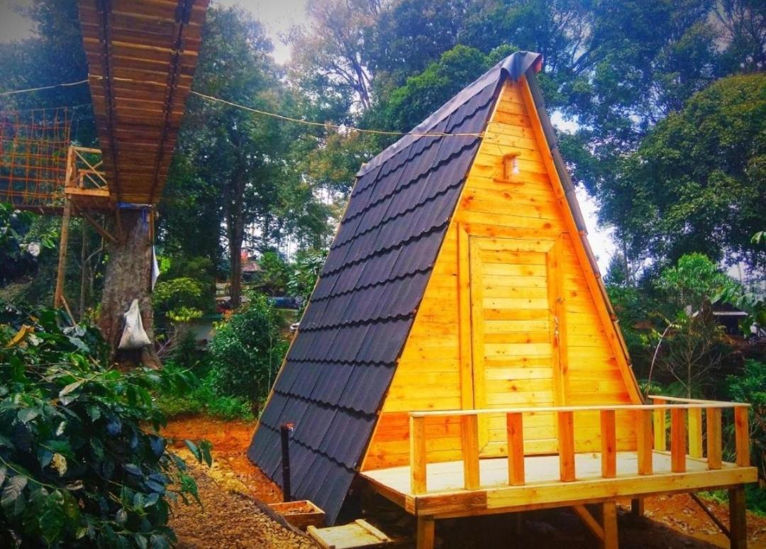 Penginapan Segitiga 2 Bandung Esterno foto